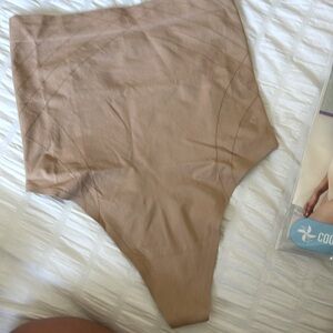 Woman’s SHAPEWEAR High waisted thong Size M Color Beige